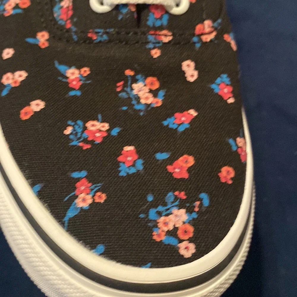 NWT Vans Ditsy Floral Black/true white unisex men size 4.5 & 7.5 &women size 6&9 - Picture 3 of 7